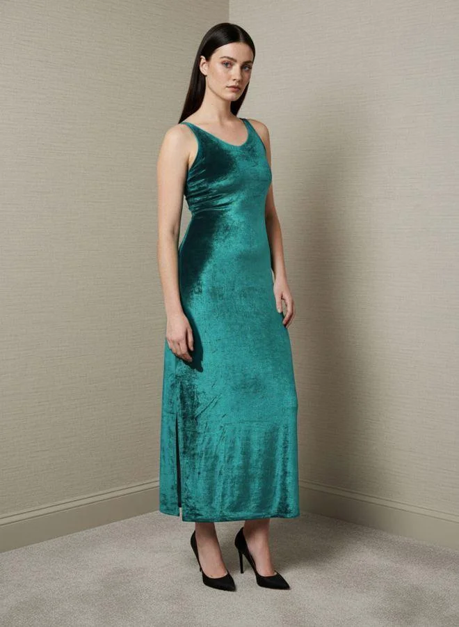 مرفوعة Women Fit and Flared Solid V-Neck Sleeveless Slip Dress